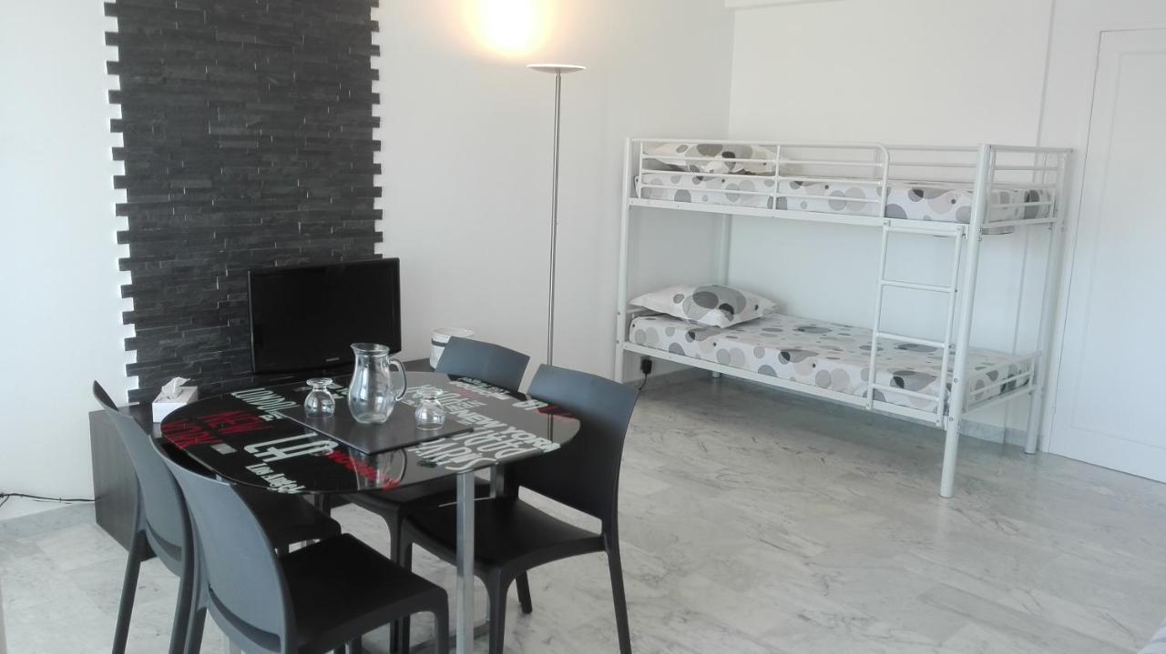 גולף-ז'ואן Grand Studio Climatise En Bord De Mer Avec Parking Securise מראה חיצוני תמונה